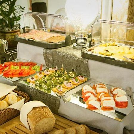 Hotel Miodowy Mlyn Опатов Екстериор снимка