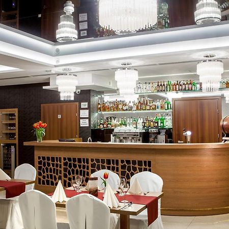Hotel Miodowy Mlyn Опатов Екстериор снимка
