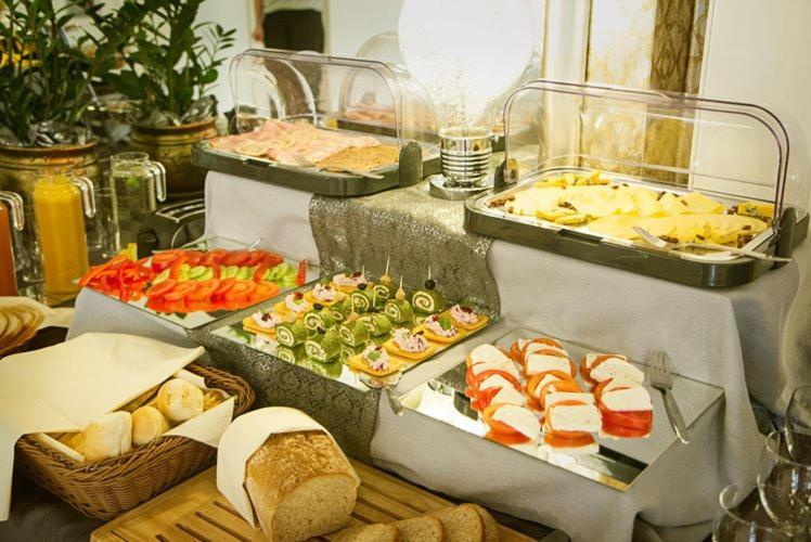 Hotel Miodowy Mlyn Опатов Екстериор снимка