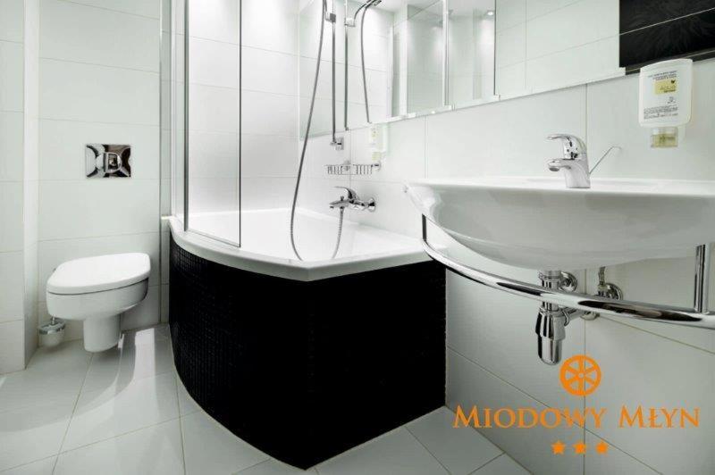 Hotel Miodowy Mlyn Опатов Екстериор снимка