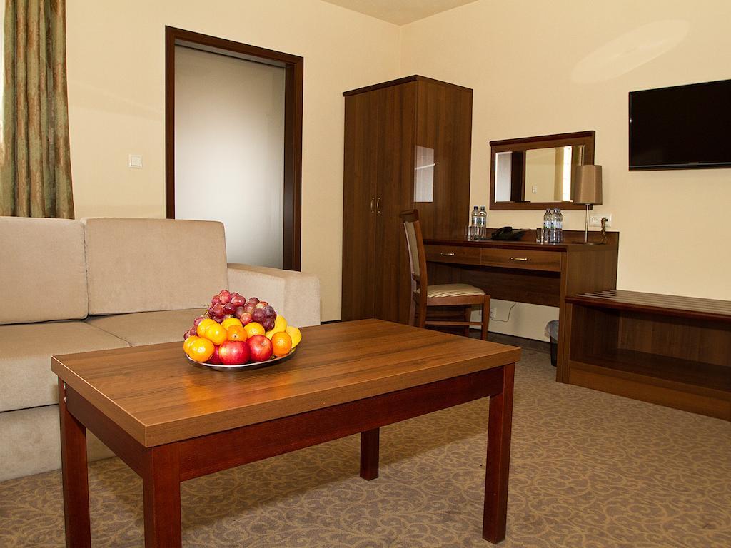 Hotel Miodowy Mlyn Опатов Стая снимка