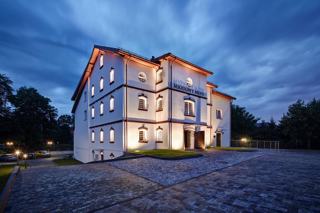 Hotel Miodowy Mlyn Опатов Екстериор снимка