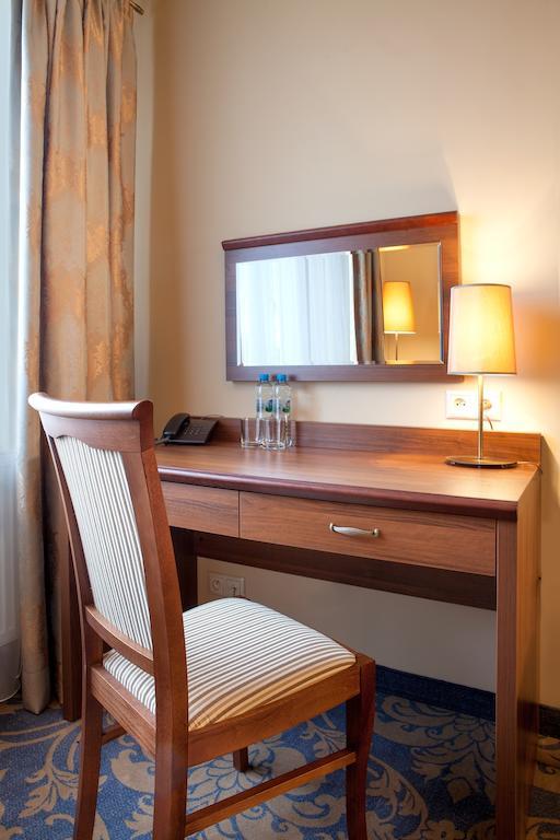 Hotel Miodowy Mlyn Опатов Стая снимка