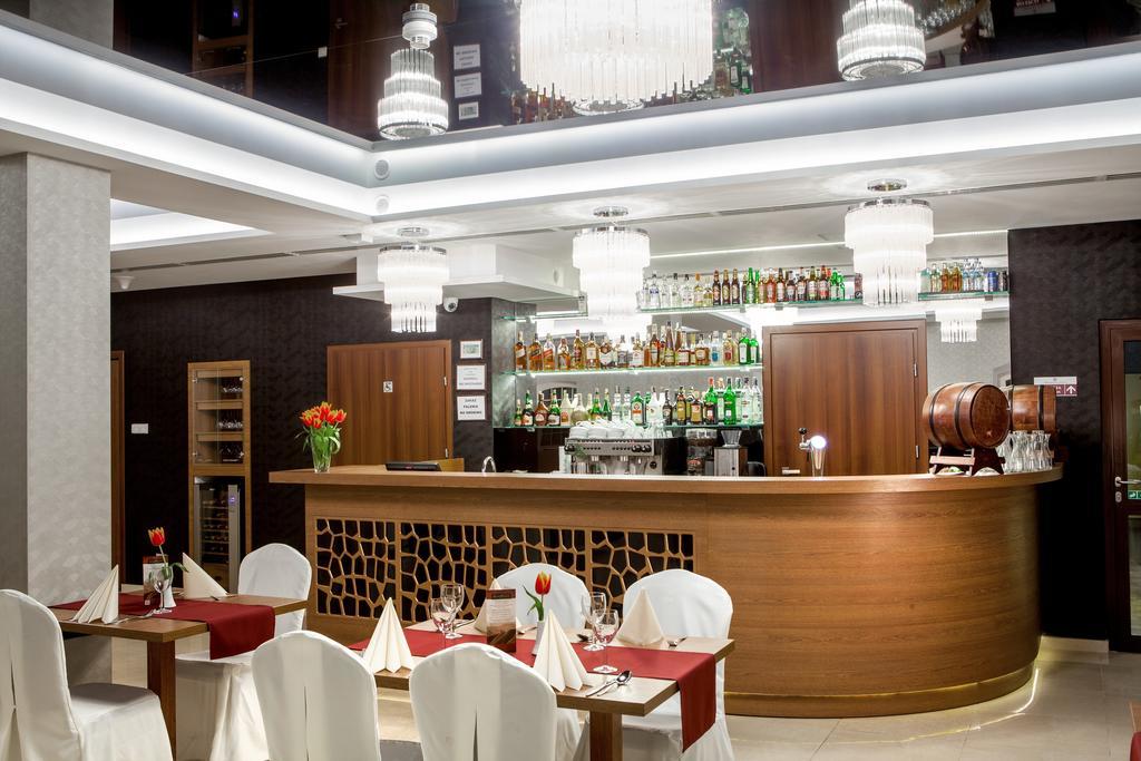 Hotel Miodowy Mlyn Опатов Екстериор снимка