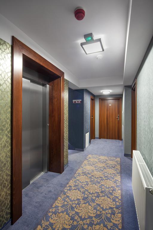 Hotel Miodowy Mlyn Опатов Екстериор снимка