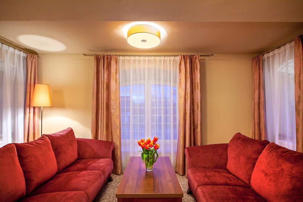 Hotel Miodowy Mlyn Опатов Стая снимка