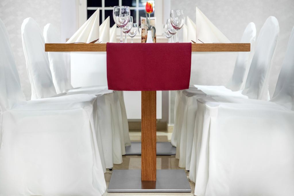 Hotel Miodowy Mlyn Опатов Екстериор снимка